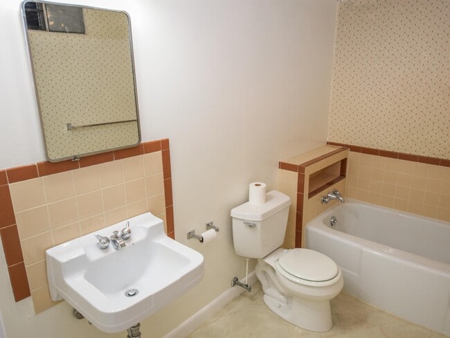 Building Photo - 241 E 900 N