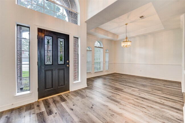 Building Photo - 8803 Memorial Creek Dr
