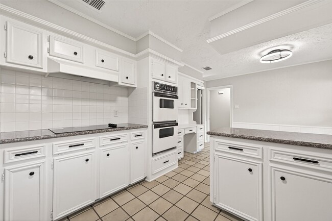 Building Photo - 6207 Claridge Dr