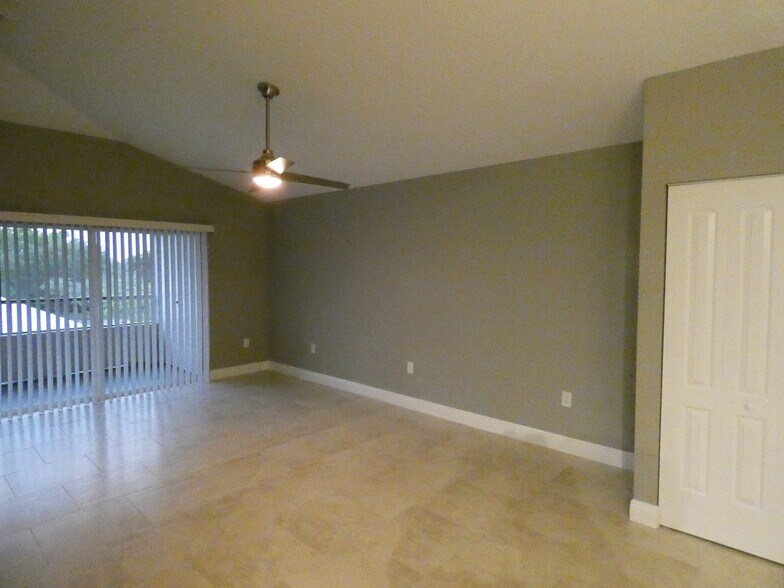 Building Photo - 2851 N Oakland Forest Dr