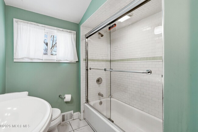 Building Photo - 19 Carole Dr