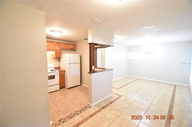 Building Photo - 10011 N 28th St