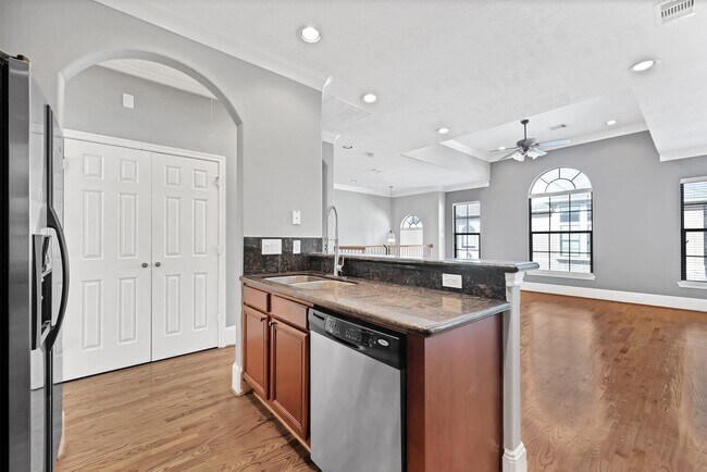 Building Photo - 1346 Studer St