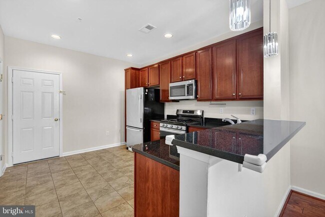 Building Photo - 42563 Highgate Terrace
