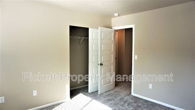 Building Photo - 1122 Baker Hts Lp
