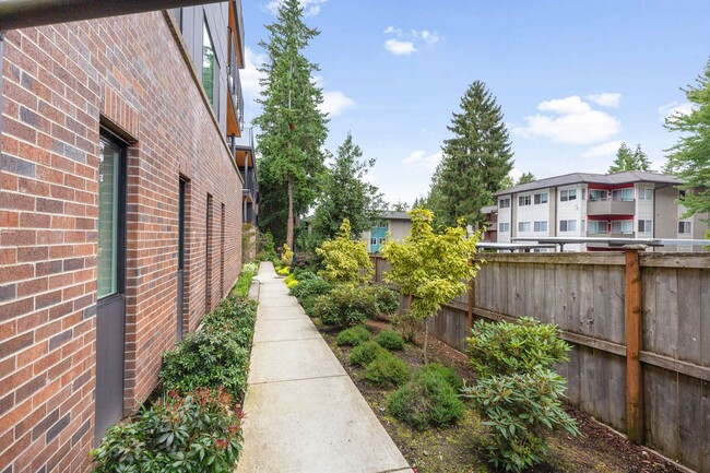 Building Photo - Comfort Meets Convenience in This Bellevue Condo