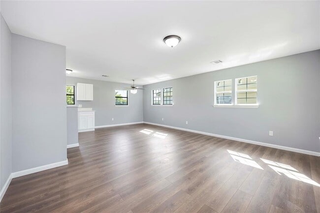 Building Photo - 711 Rosen Ave