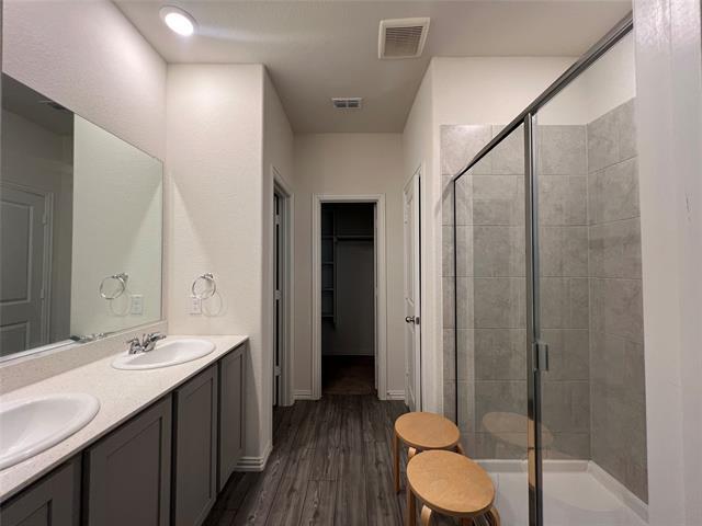 Building Photo - 305 Hackberry St