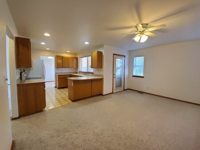 Building Photo - 810 S Dawes St