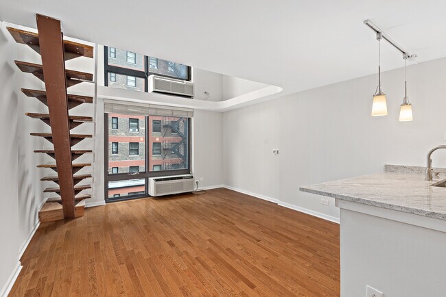 Building Photo - 1221 N Dearborn Pkwy