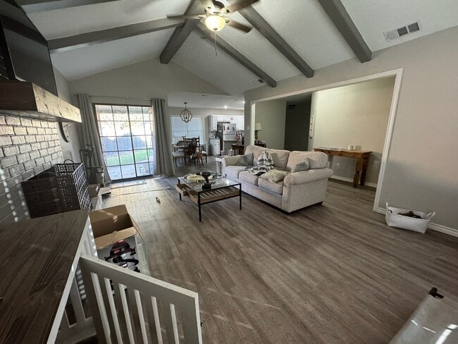 Building Photo - 304 N Essex Dr