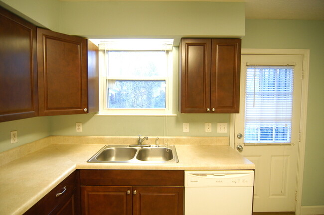 Building Photo - Renovated East Nashville Duplex!