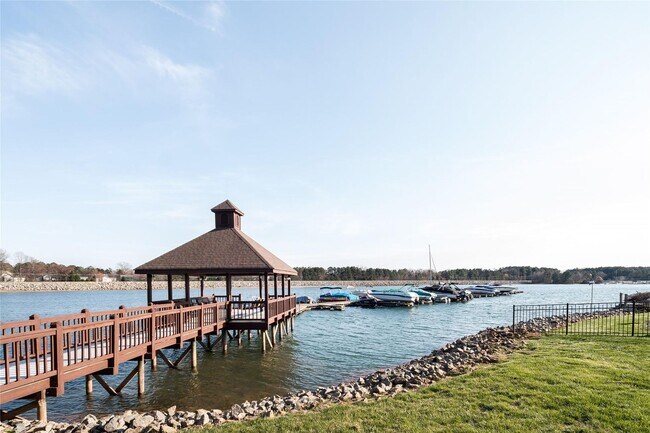 Building Photo - Waterfront Community Estate Home at Sterli...