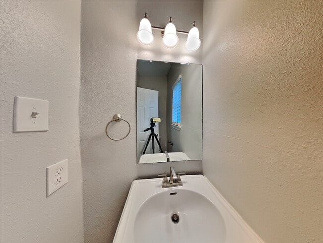 Building Photo - 18007 Oakloch Ct