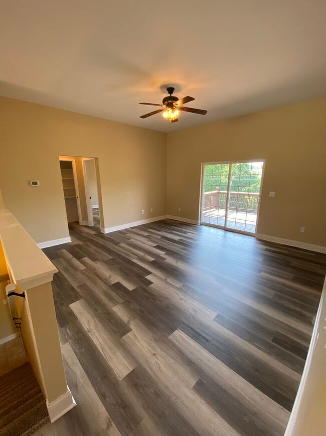 Building Photo - Luxurious 5 Bedroom Home in Woodridge Estates