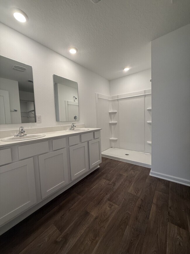 Building Photo - 350 Ardila Cir