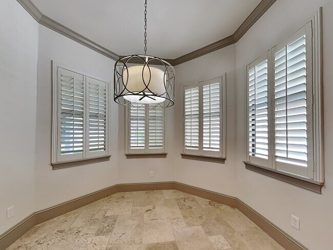 Building Photo - 1240 Poinsettia Ave