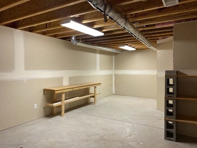 Building Photo - 2325 Northbrook Dr