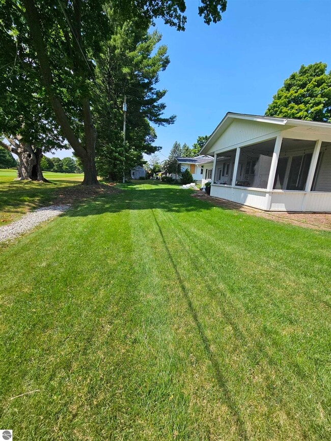 Building Photo - 213 Fairlane Dr