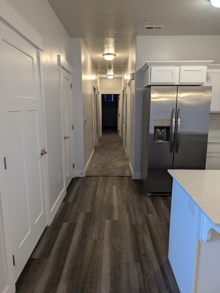 Building Photo - 735 N 380 W