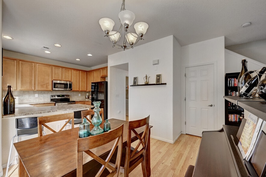 Kitchen - 13043 Grant Cir E