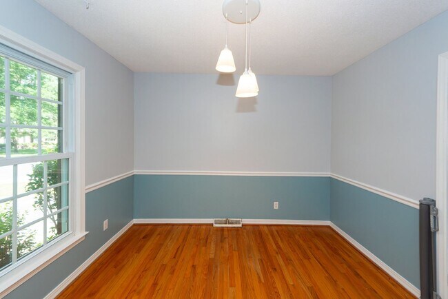 Building Photo - 3 Bedroom 2 Bath Home in Kings Grant - Sum...