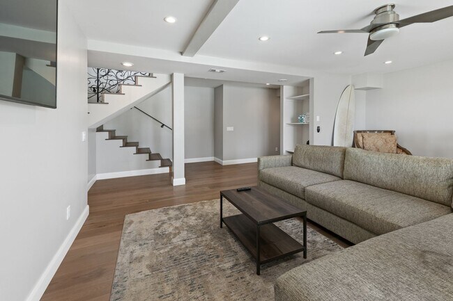 Building Photo - Furnished Oceanview Property