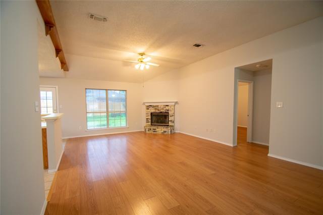 Building Photo - 2404 Whispering Creek Dr