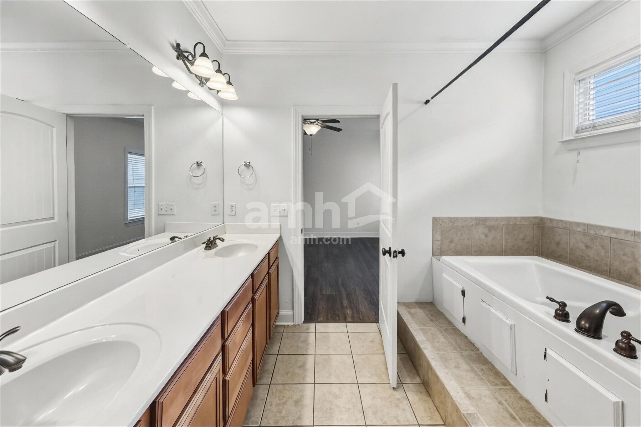 Building Photo - 5966 Armadale Dr