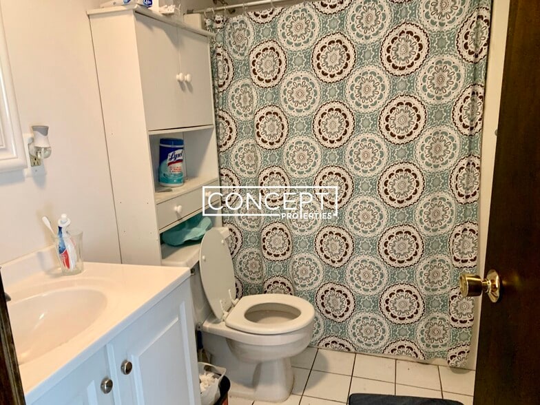 Building Photo - 8 Shepard St