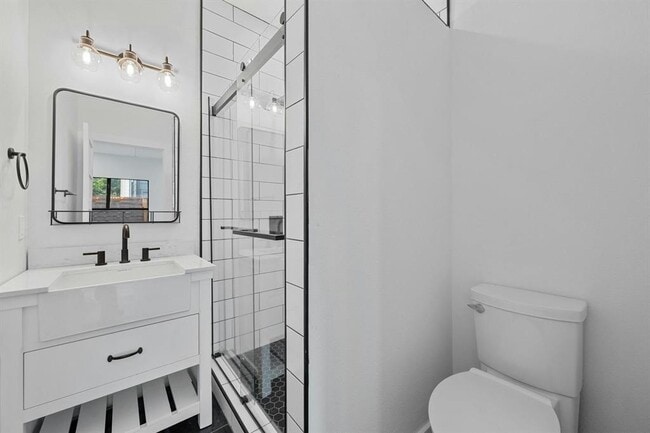 Building Photo - 914 E 50th St