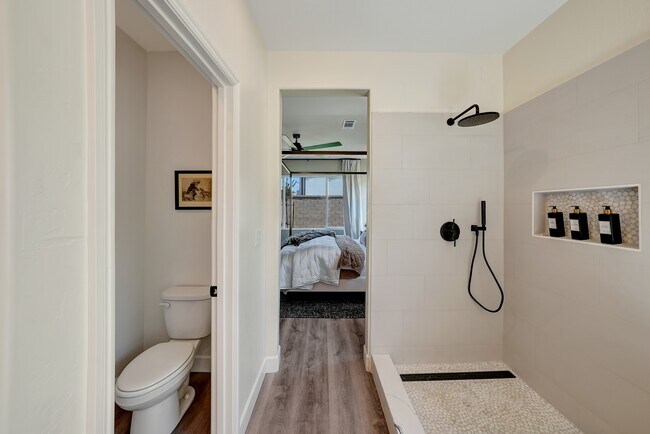 Building Photo - 131 N Un St