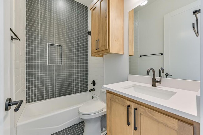 Building Photo - 2401 Trailside Dr