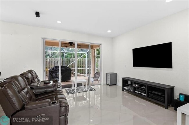 Building Photo - 9728 Vineyard Ct