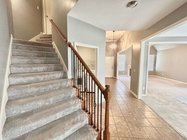 Building Photo - Beautiful 4 Bedroom 3 Bath Home in Lake Forest!