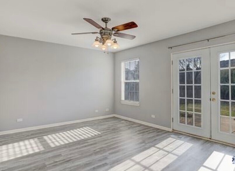 Building Photo - 486 Buckingham Dr