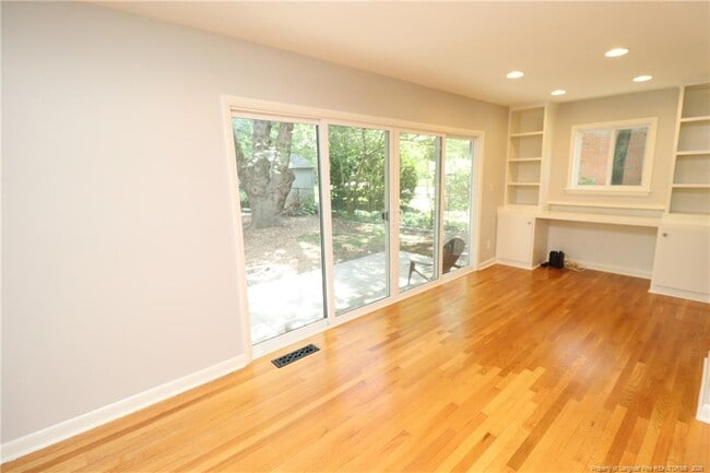 Building Photo - 1009 Dogwood Ln