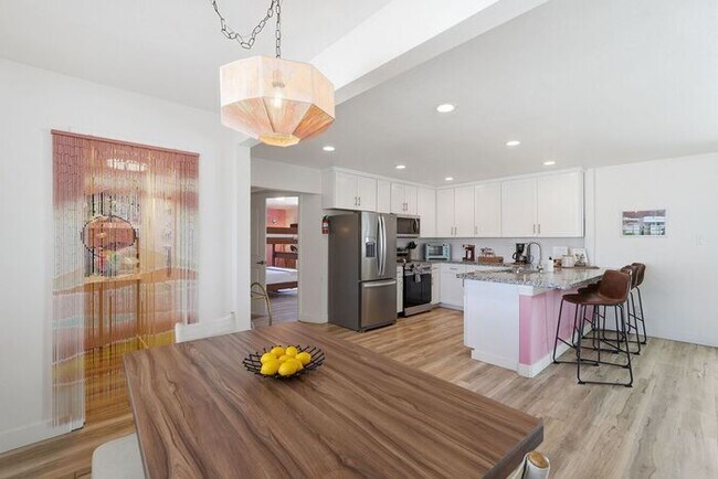 Building Photo - Scottsdale Oasis Ready for July move-in!