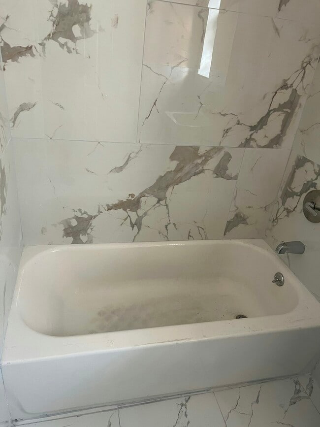 Building Photo - 93-28 Ditmars Blvd