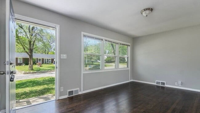 Building Photo - Coming Soon! Charming 3-Bedroom Home with ...