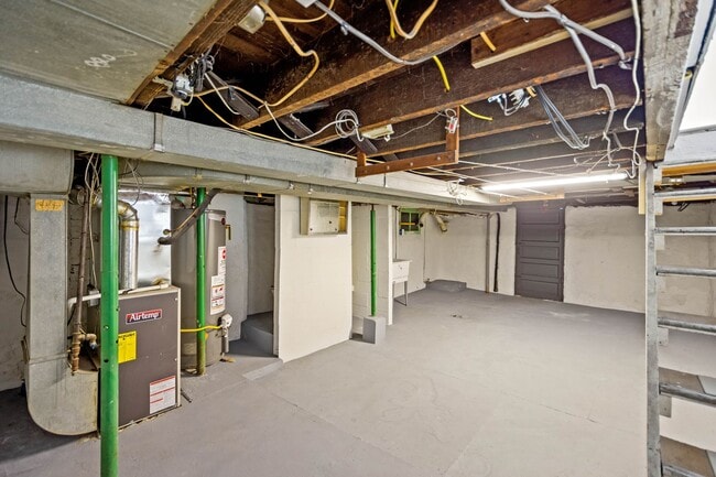 Building Photo - Stunning 2 bedroom home in Carrick availab...