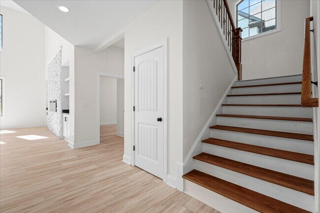 Building Photo - 417 Weston Park