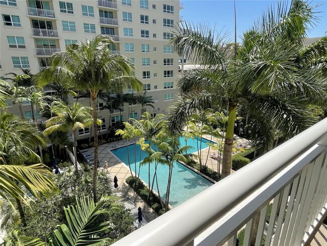 Building Photo - 2000 N Bayshore Dr