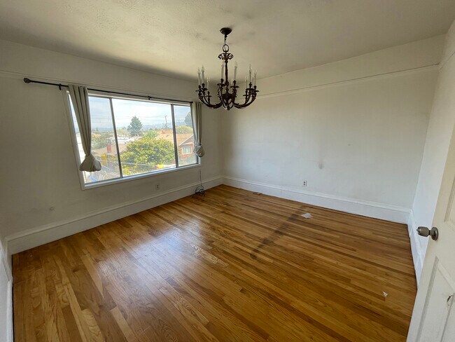 Front Bdrm 1 - 1230 Burnett St