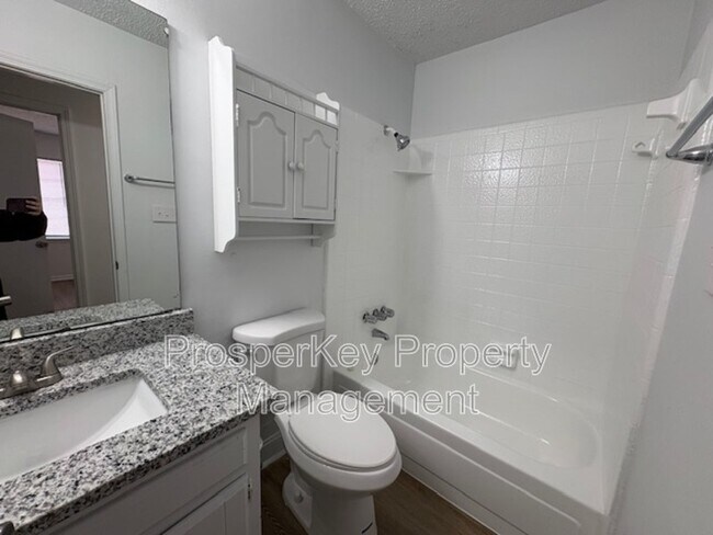 Building Photo - 3009 Montwood Ct