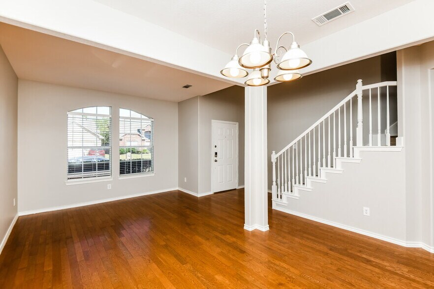 Building Photo - 6910 Shore Breeze Ct
