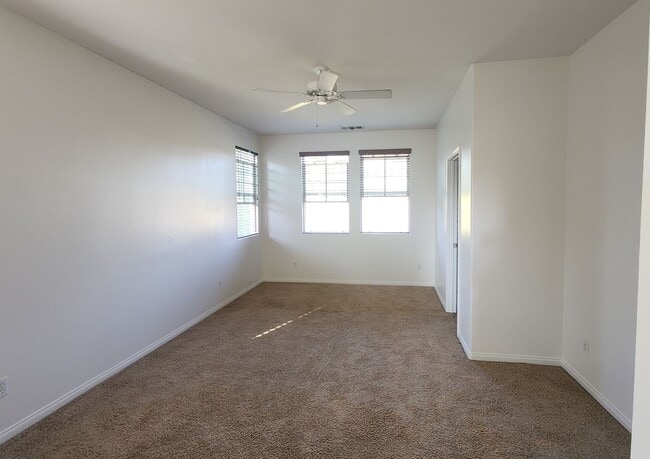 Building Photo - 476