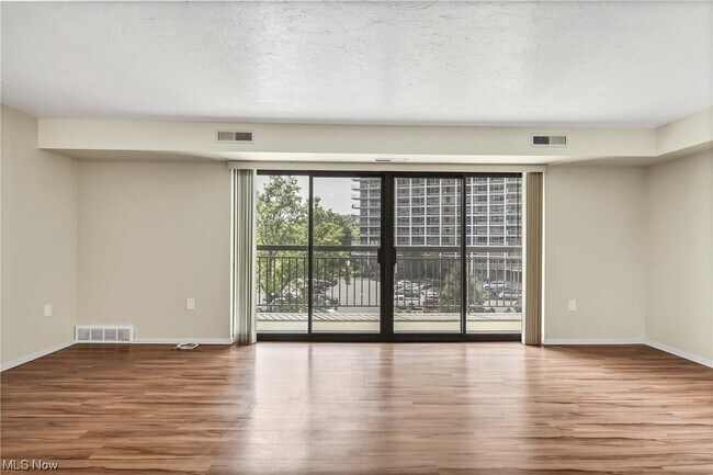 Building Photo - 12550 Lake Ave