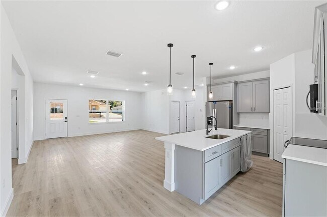 Building Photo - 2275 W Linden Dr