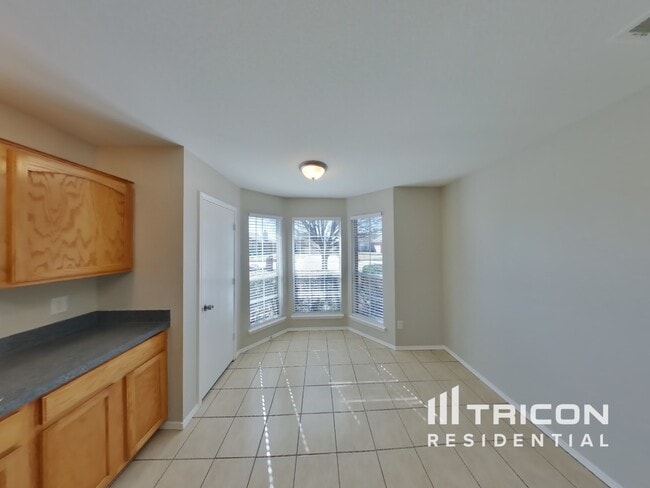 Building Photo - 745 Buffalo Springs Dr